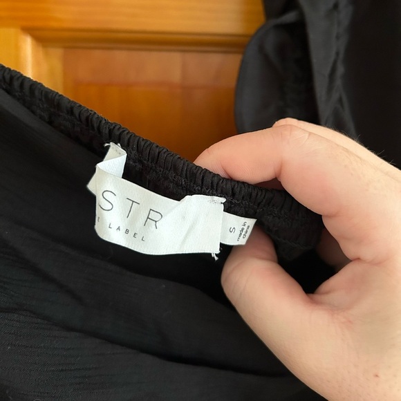 ASTR the Label Puff Sleeve Square Neck Top in Black - Picture 4 of 7